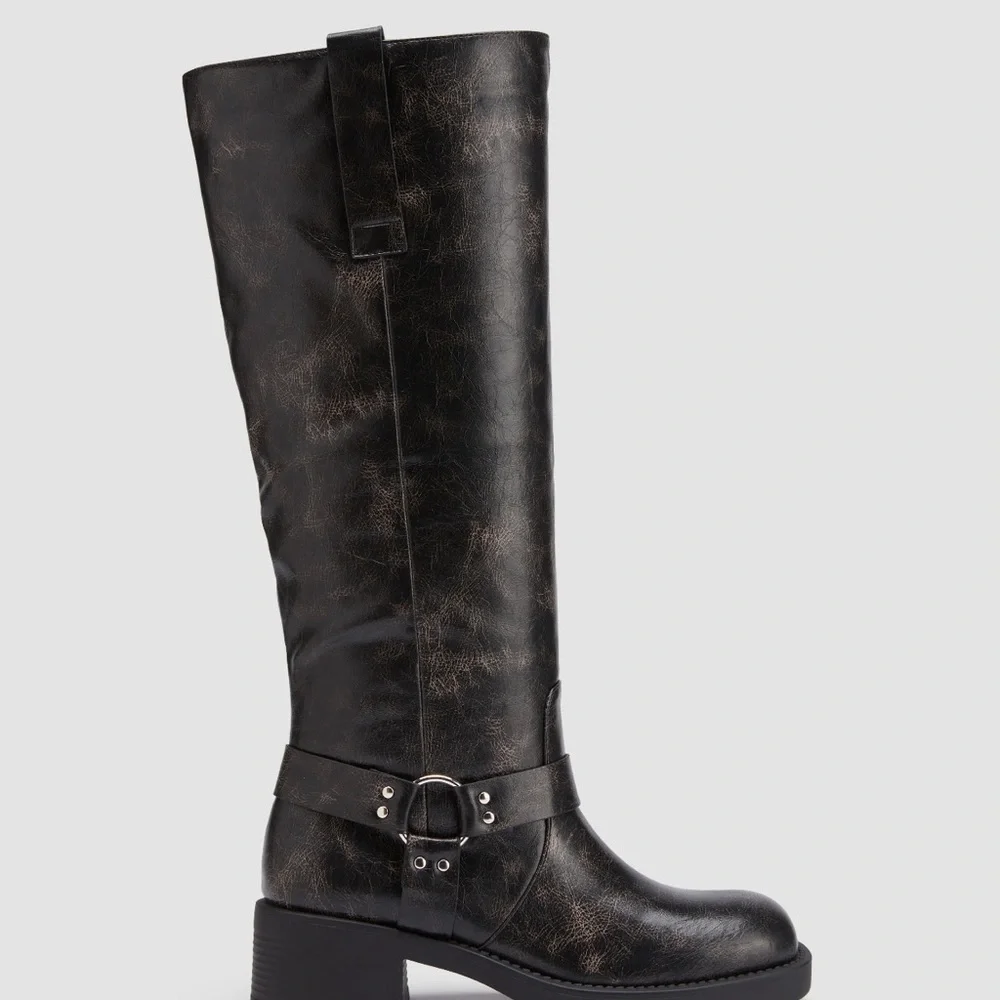 Cider Distressed Black Moto Boots - Picture 5 of 7